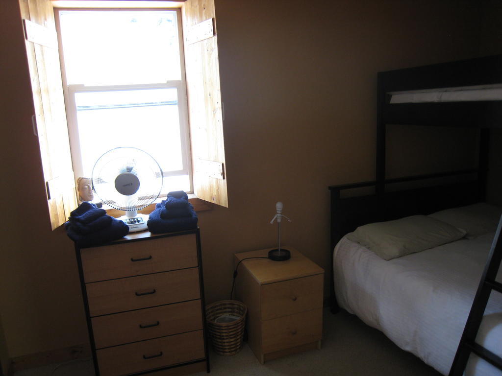 Poppi'S Guesthouse Revelstoke Habitación foto